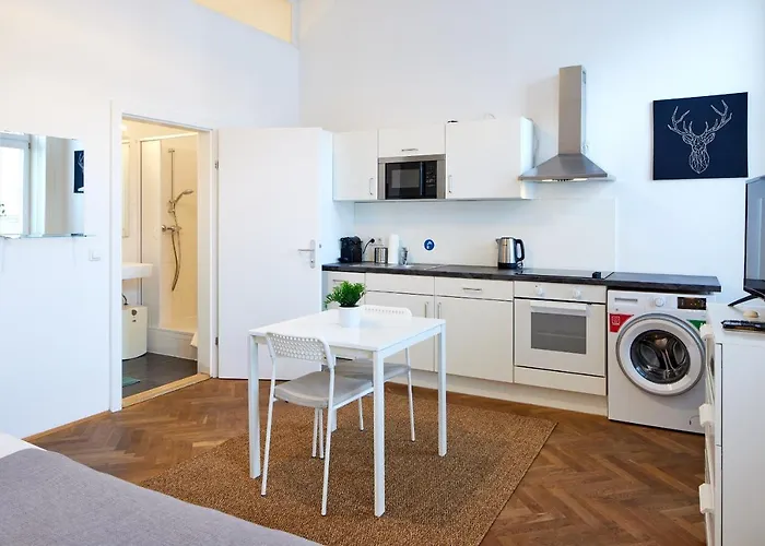 Nice Studio Close To Metro III